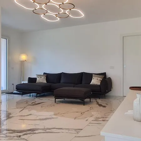 Riva Del Lario Sartori Apartmán *