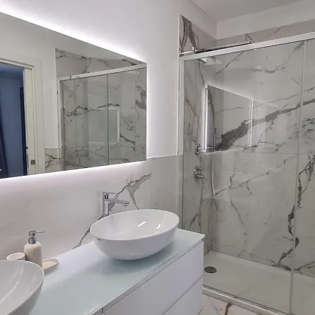 Riva Del Lario Sartori Апартаменты *